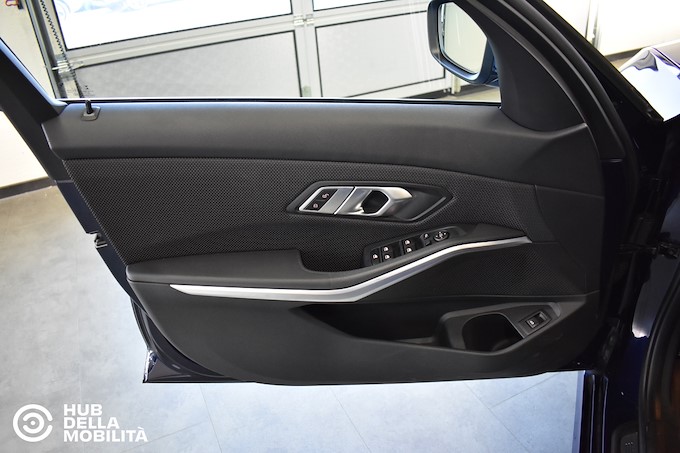 BMW 318d 48V Touring Business Advantage